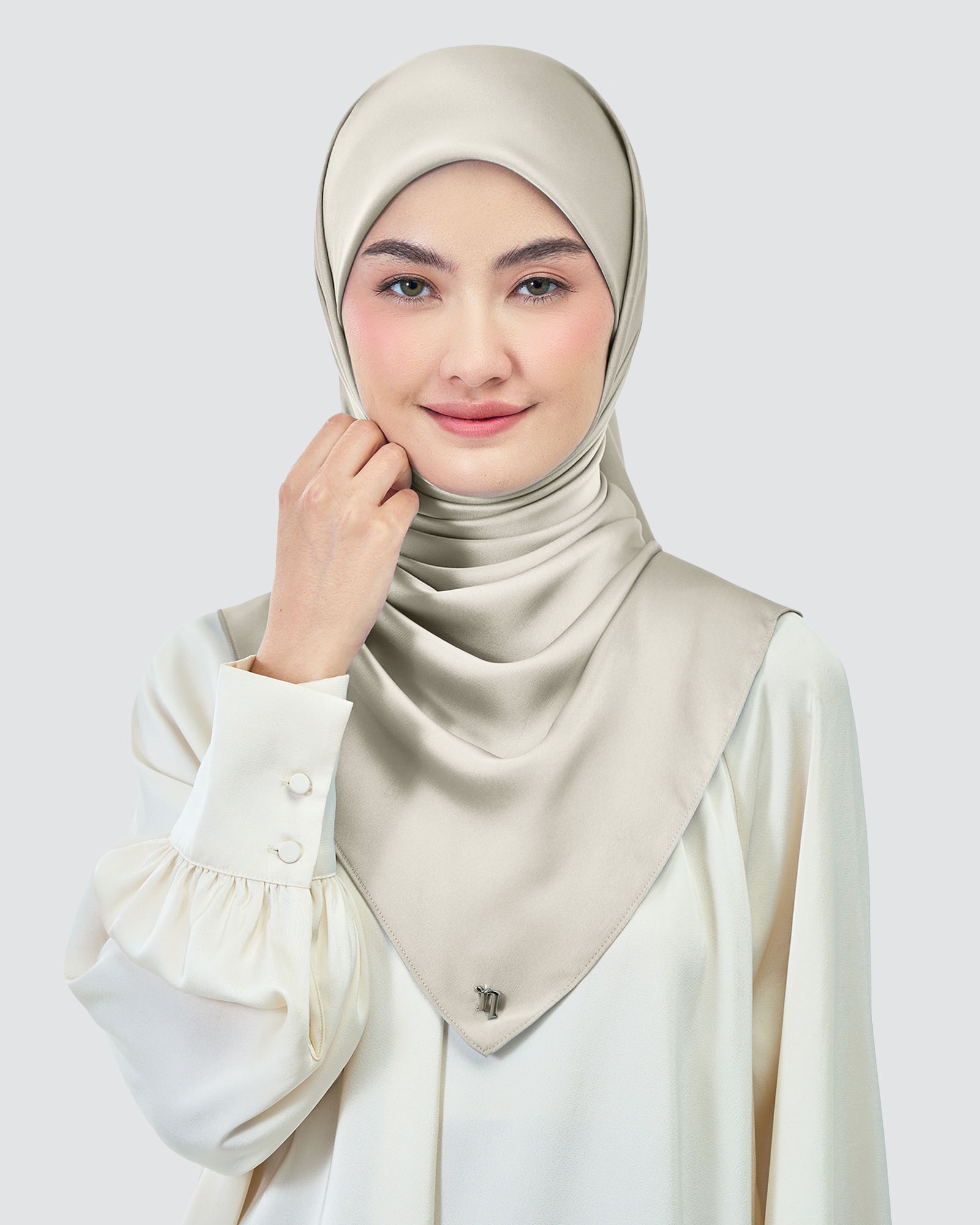 AMAYA SATIN SQUARE - CHATEAU GREY