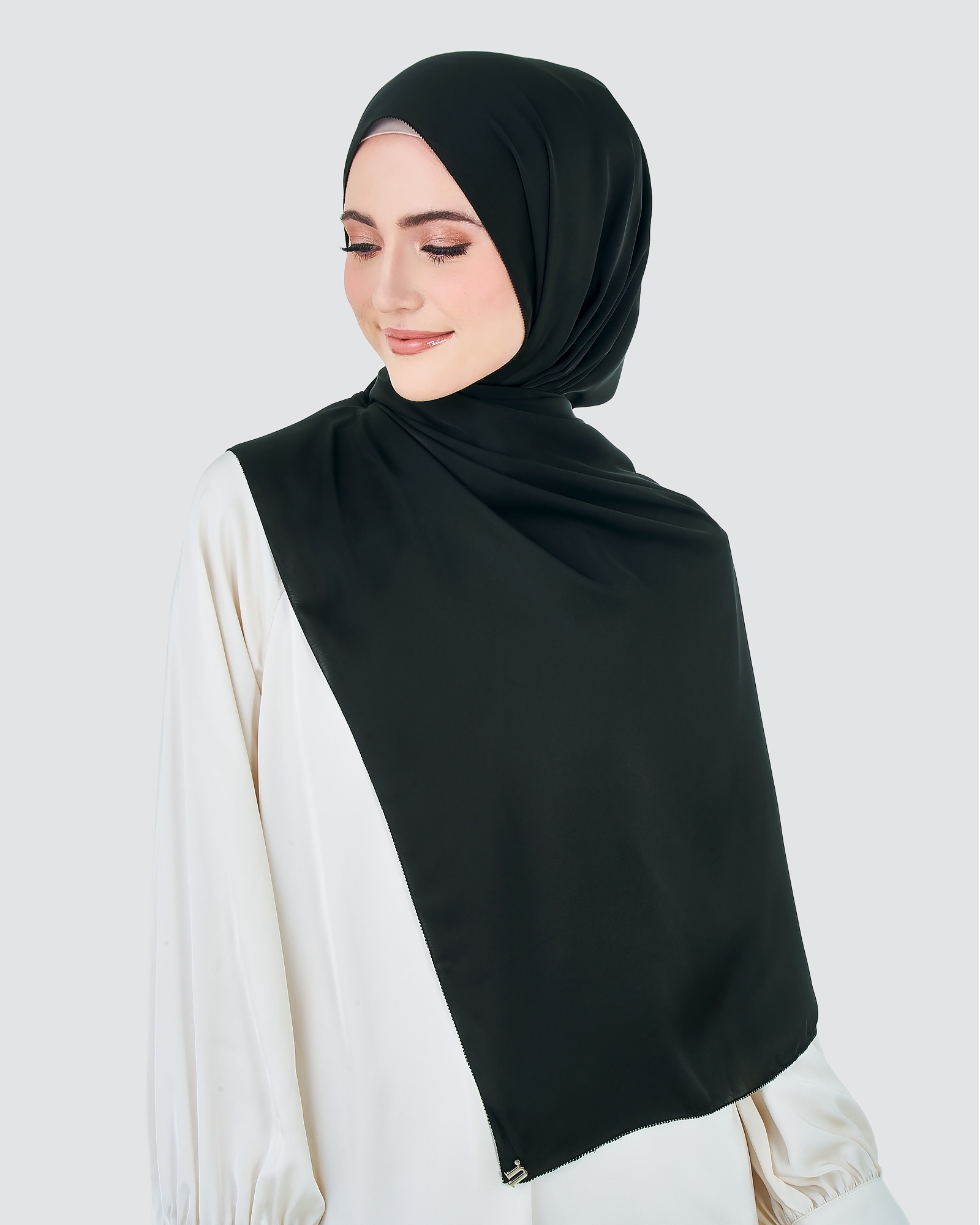 EILA SATIN SHAWL - BLACK