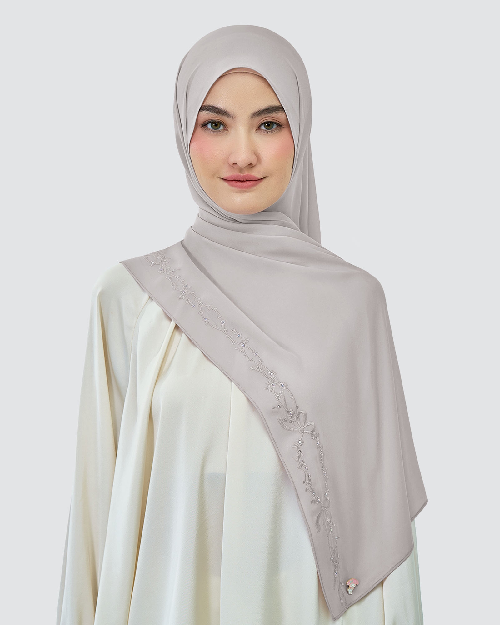 MY MELODY & NAELOFAR EMBROIDERED SHAWL - FUZZY