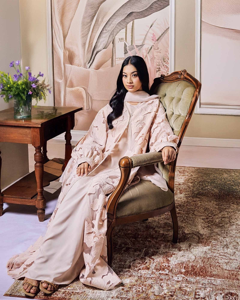 Image of AISHA LACE ABAYA AND SHAWL