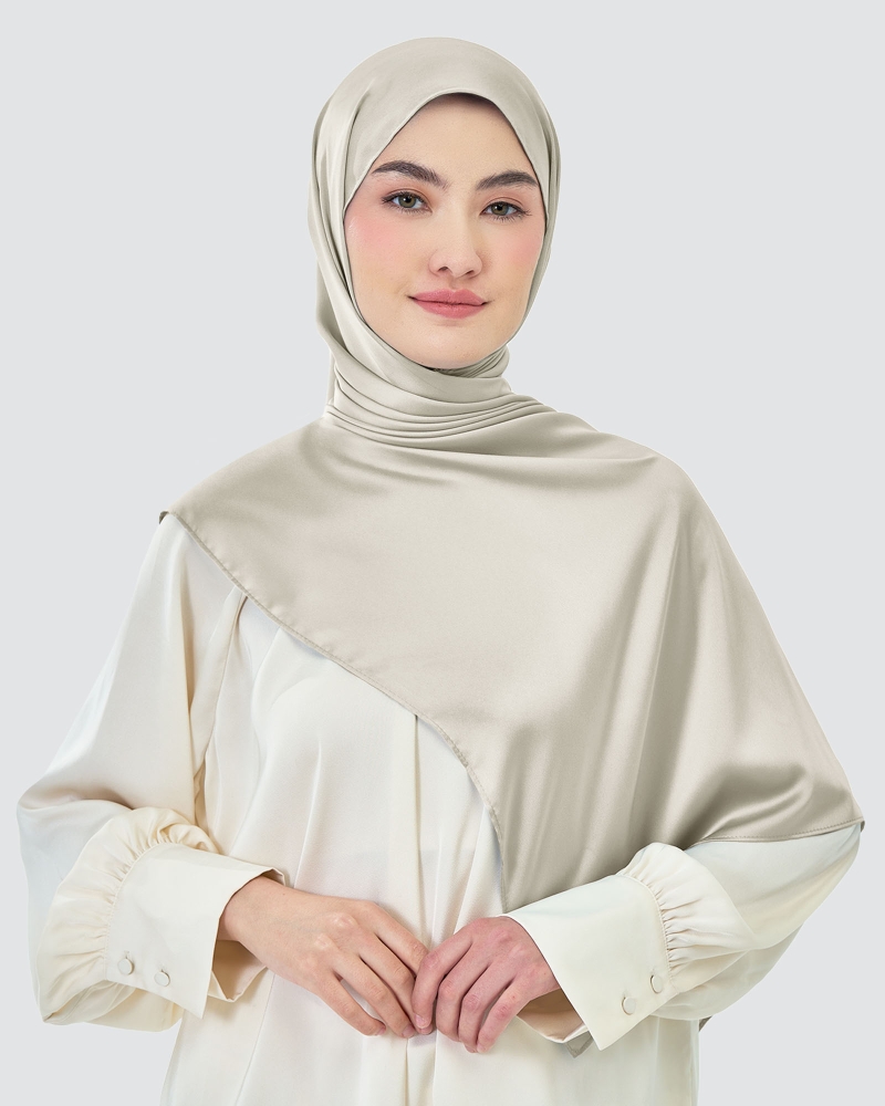 Image of AMAYA SATIN SHAWL - CHATEAU GREY