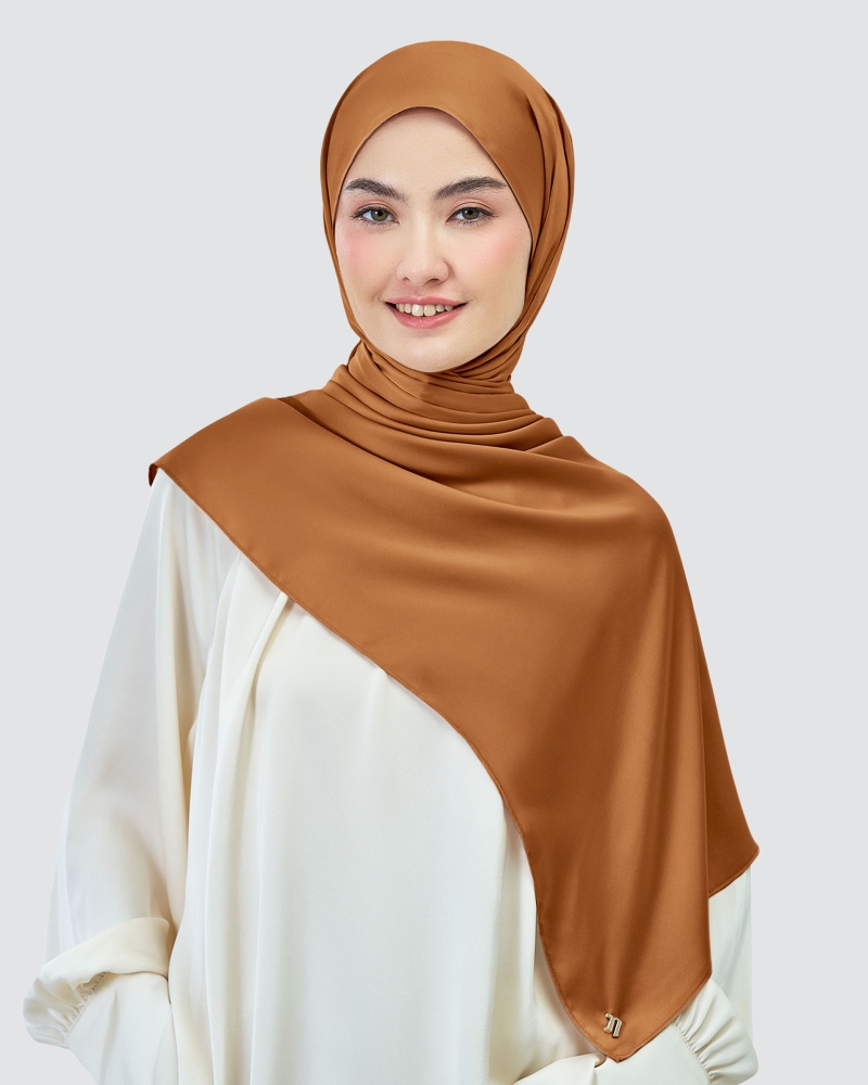 Image of AMAYA SATIN SHAWL - GLAZED GINGER