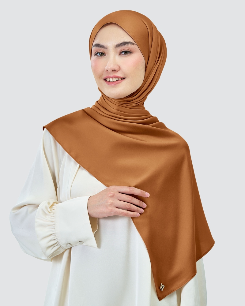 Image of AMAYA SATIN SHAWL - GLAZED GINGER