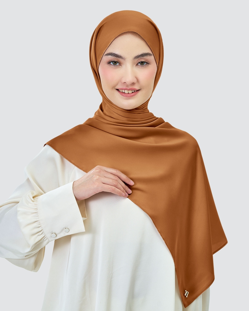 Image of AMAYA SATIN SHAWL - GLAZED GINGER