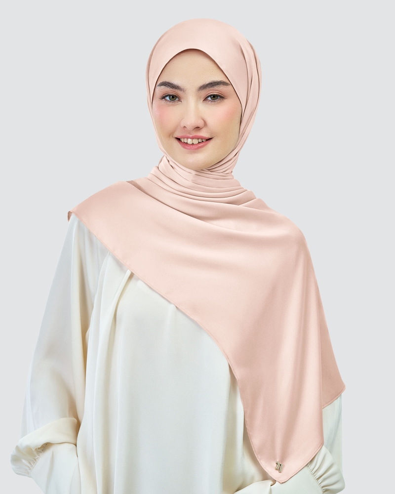 Image of AMAYA SATIN SHAWL - LOTUS
