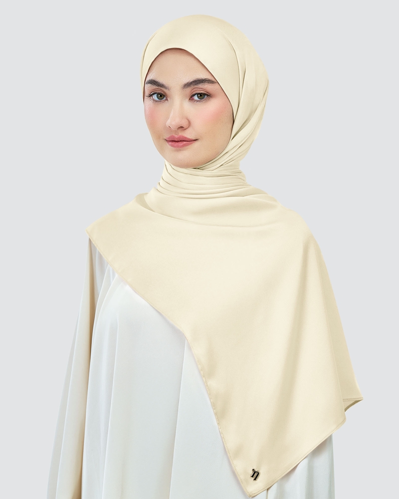 Image of AMAYA SATIN SHAWL - MACADAMIA