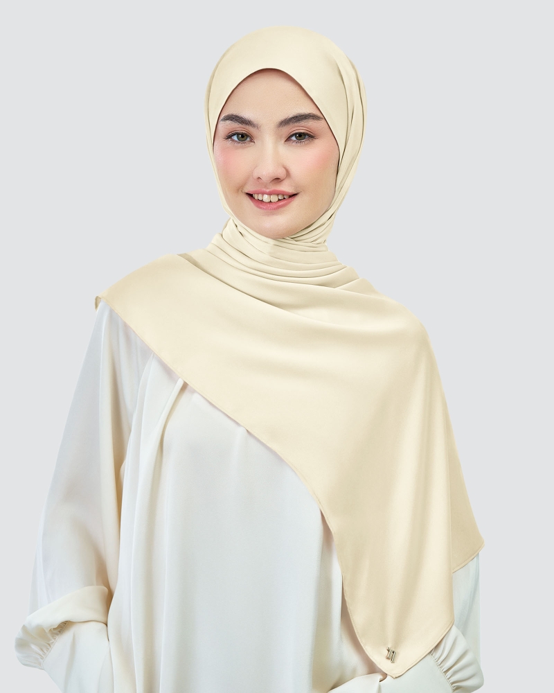 Image of AMAYA SATIN SHAWL - MACADAMIA