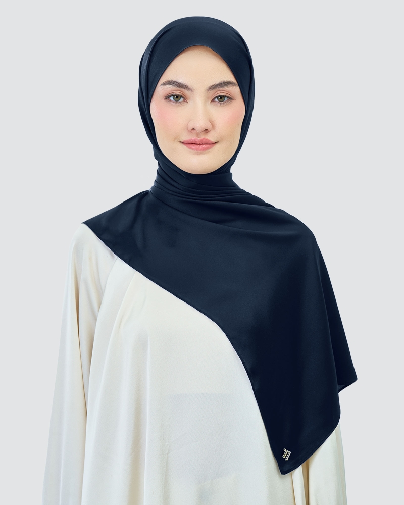Image of AMAYA SATIN SHAWL - NAVY BLAZER