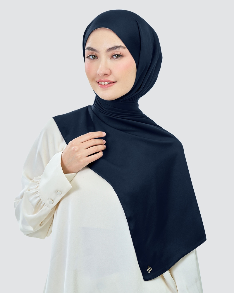 Image of AMAYA SATIN SHAWL - NAVY BLAZER