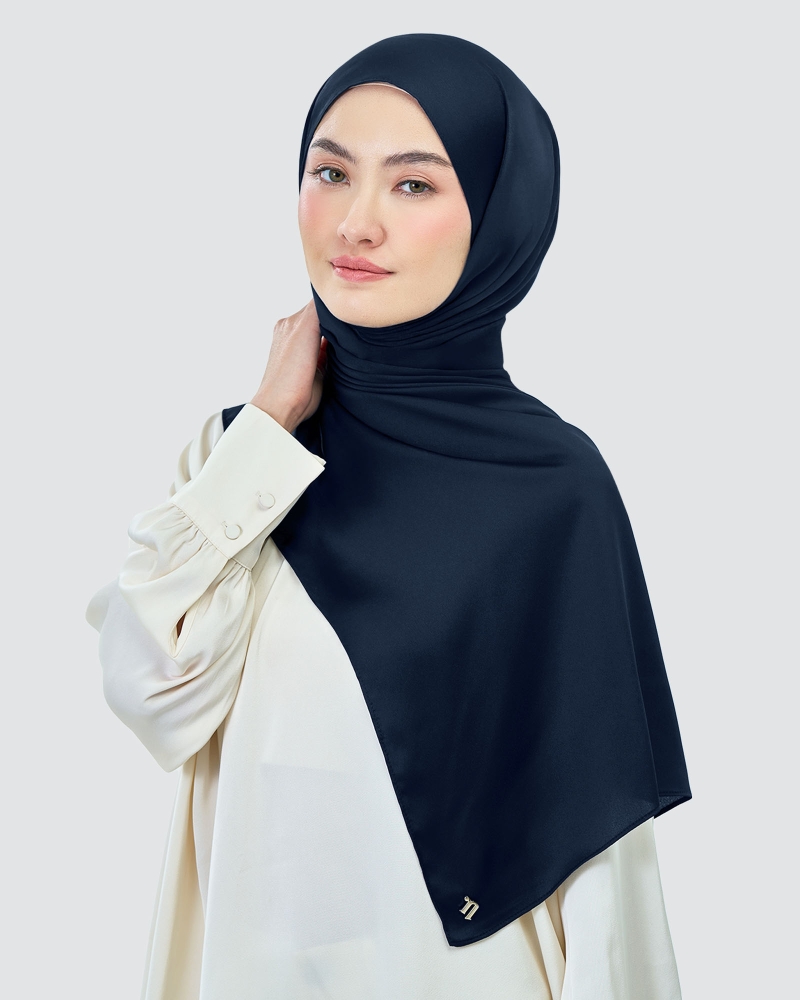 Image of AMAYA SATIN SHAWL - NAVY BLAZER