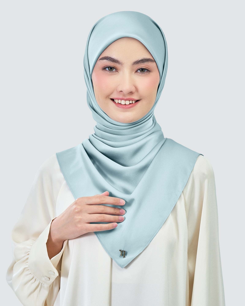 Image of AMAYA SATIN SQUARE - BLUE FOG