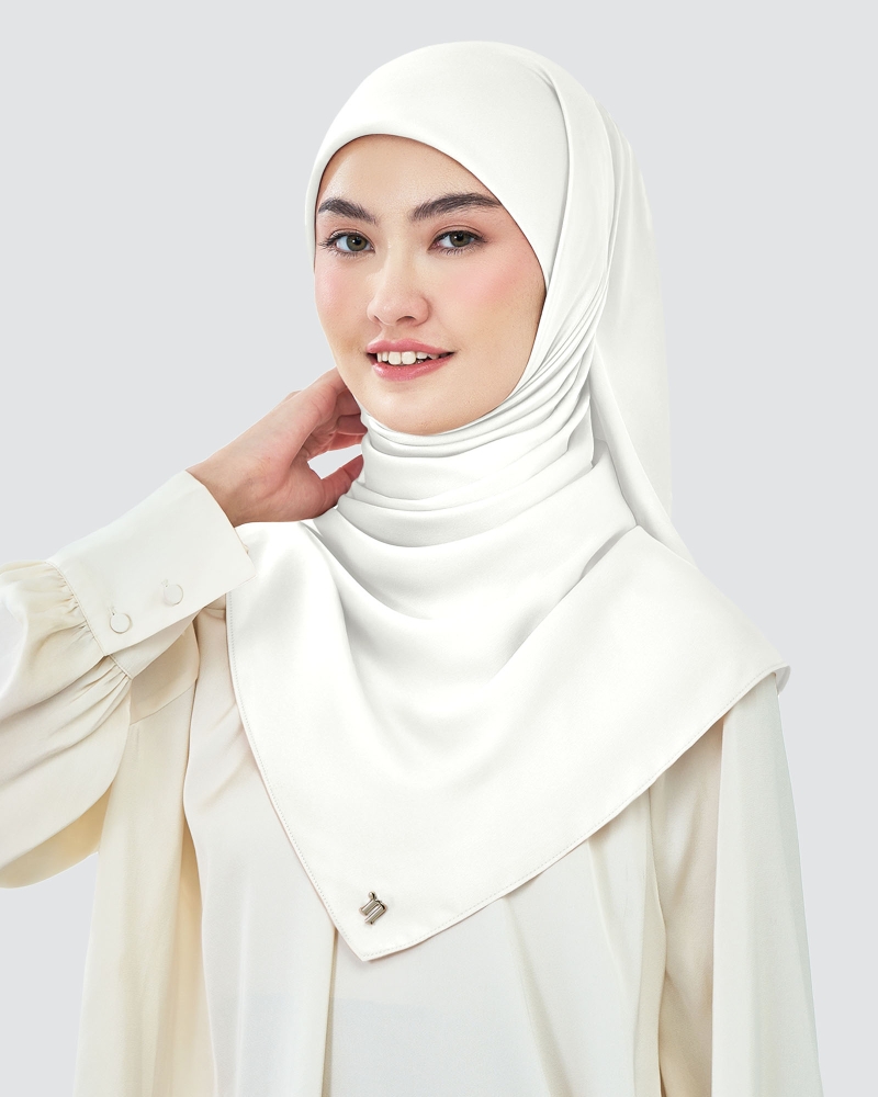 Image of AMAYA SATIN SQUARE - BRIGHT WHITE