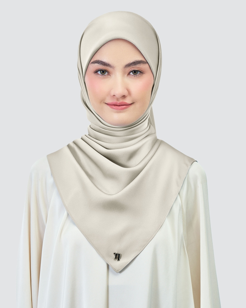 AMAYA SATIN SQUARE - CHATEAU GREY