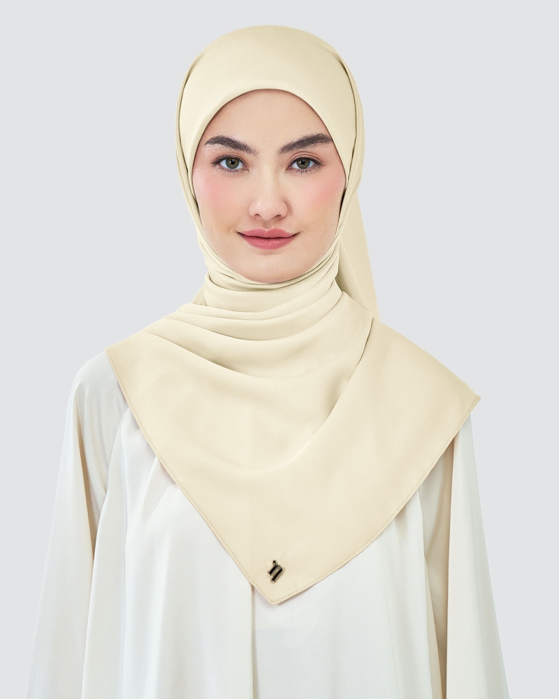 Image of AMAYA SATIN SQUARE - MACADAMIA