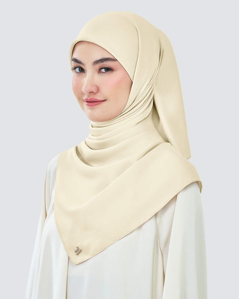 Image of AMAYA SATIN SQUARE - MACADAMIA