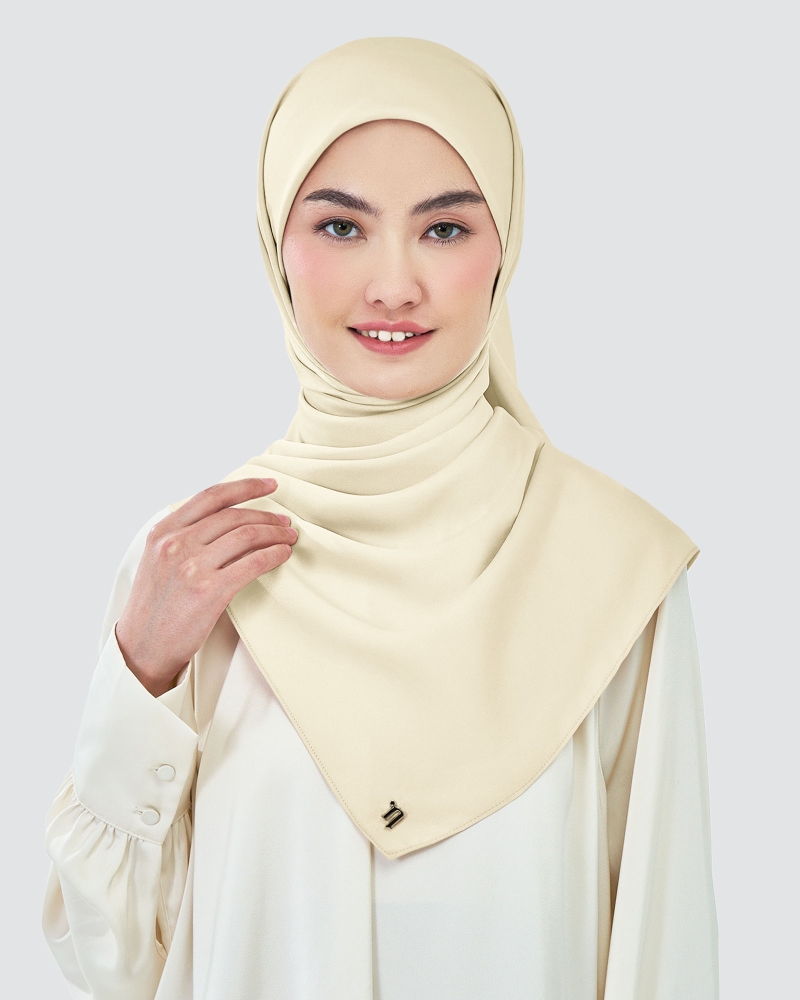 Image of AMAYA SATIN SQUARE - MACADAMIA