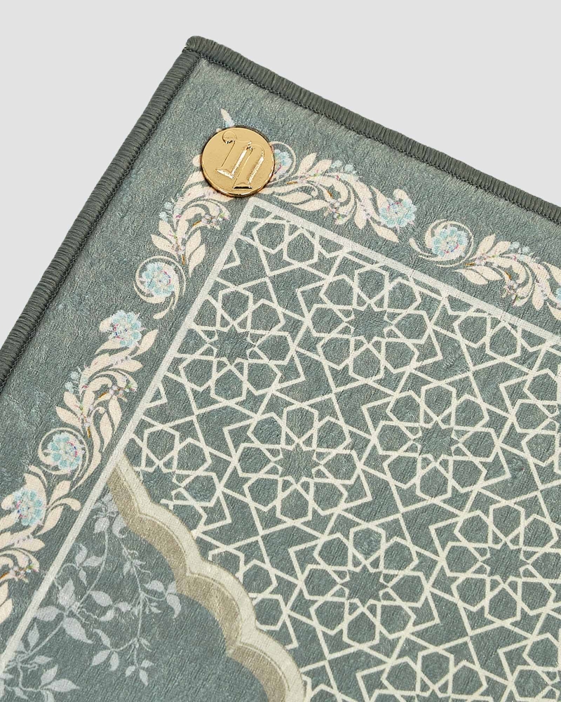 Image of AMOUD SEJADAH	