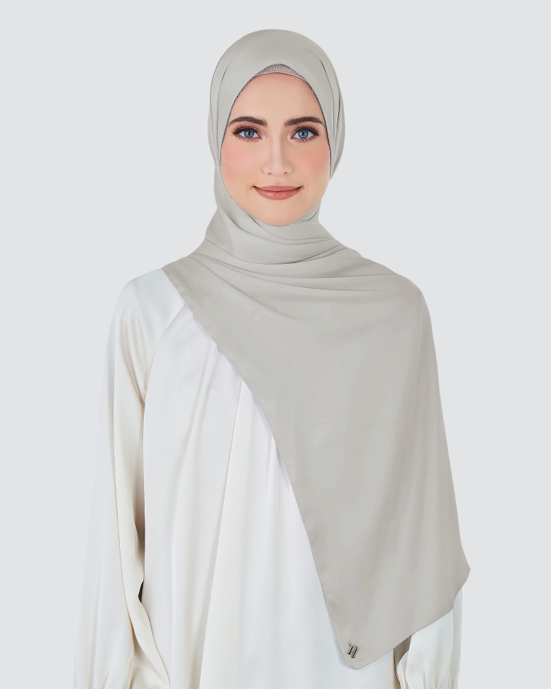 Image of EILA SATIN SHAWL - METAL