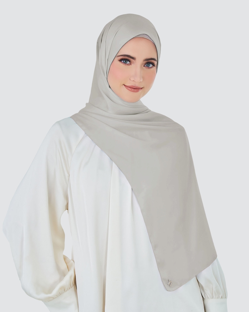 Image of EILA SATIN SHAWL - METAL