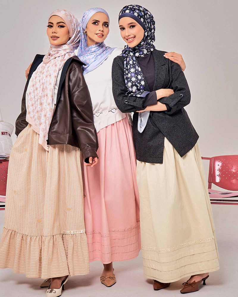 Image of HELLO KITTY X NAELOFAR CHIC SKIRT - MACADAMIA