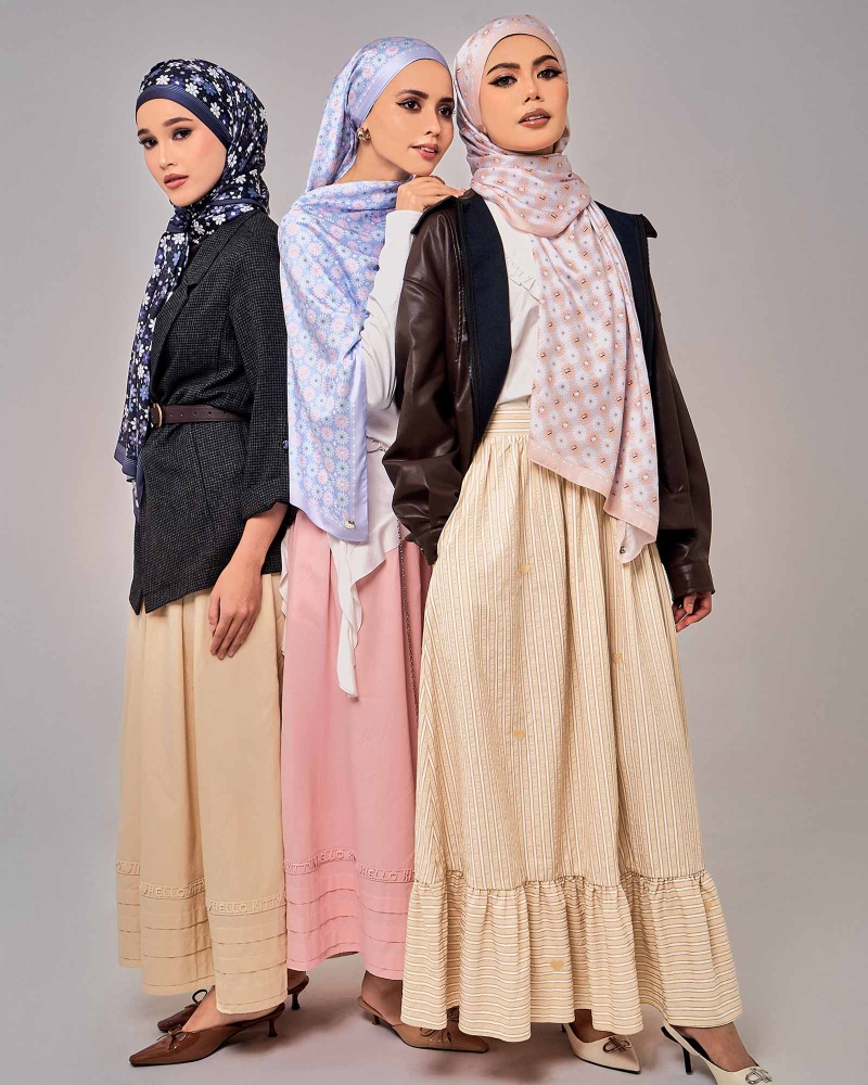 Image of HELLO KITTY X NAELOFAR LOVE SKIRT - PEANUT