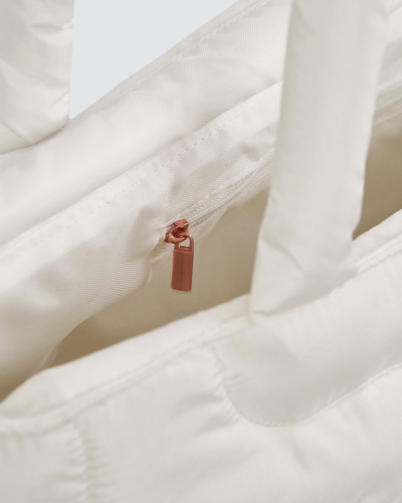 Image of HELLO KITTY X NAELOFAR PUFFER TOTE - DREAMY CLOUD