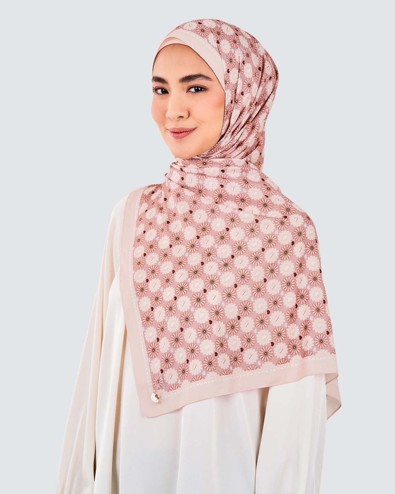 Image of HELLO KITTY X NAELOFAR SHAWL - COOKIES