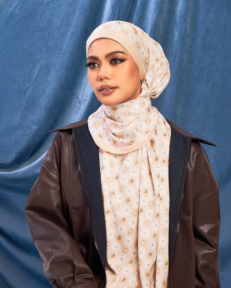 Image of HELLO KITTY X NAELOFAR SHAWL - DANDELION