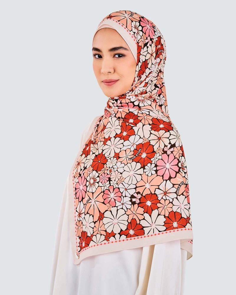 Image of HELLO KITTY X NAELOFAR SHAWL - RED VELVET