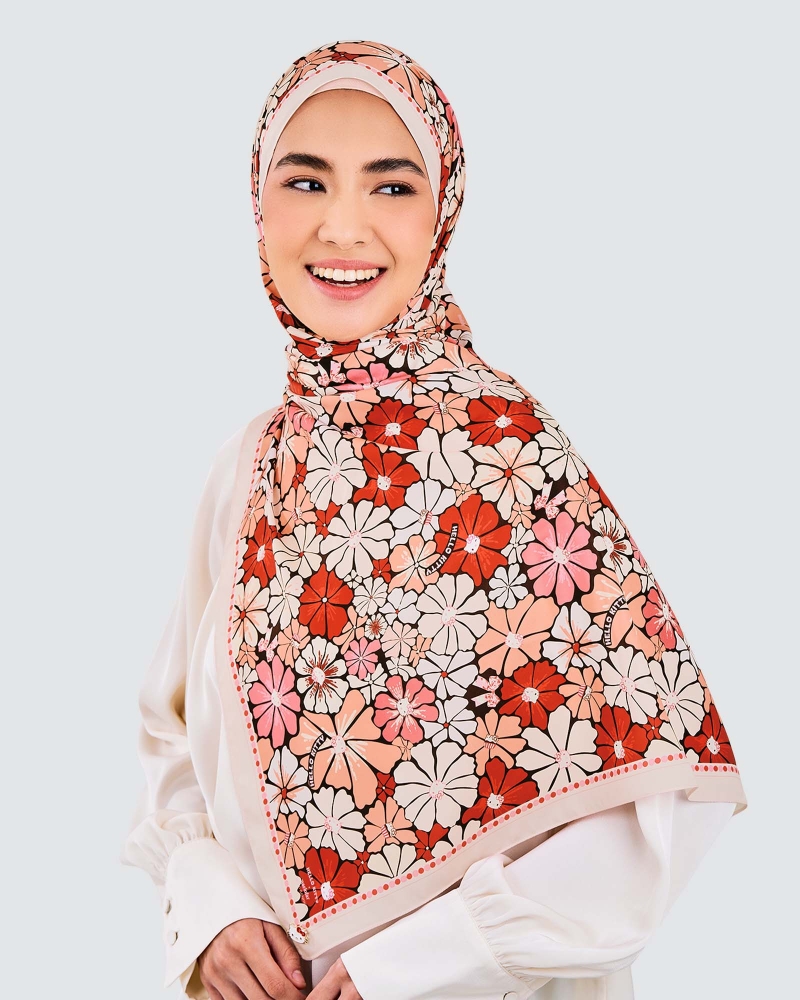 Image of HELLO KITTY X NAELOFAR SHAWL - RED VELVET