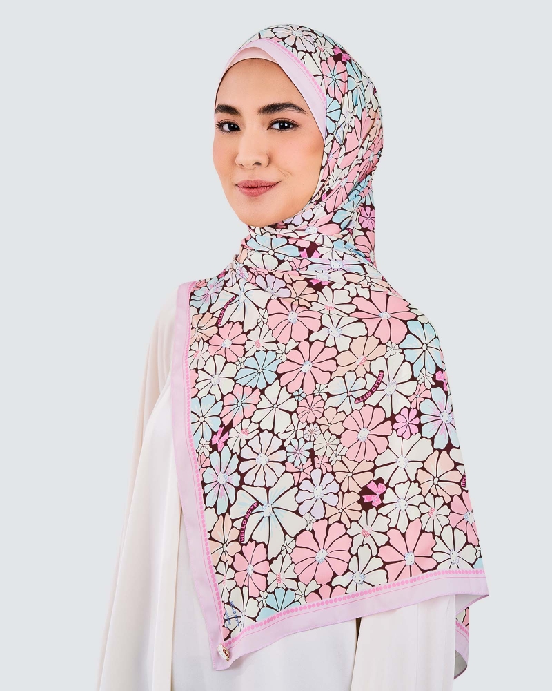 Image of HELLO KITTY X NAELOFAR SHAWL - SUGAR SKY