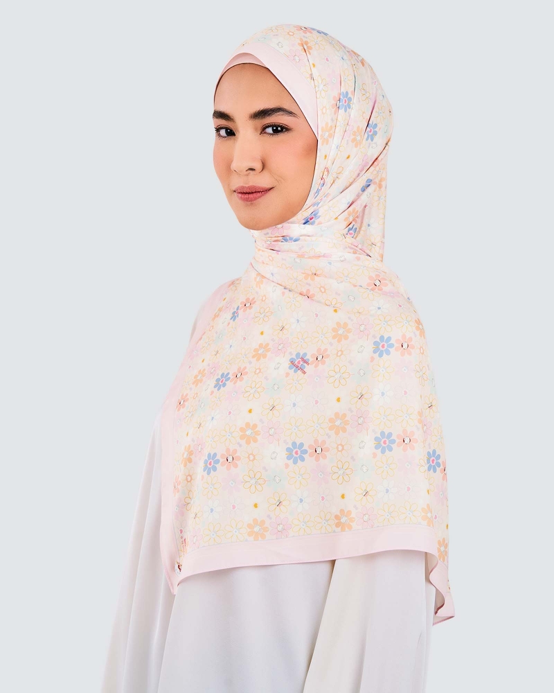 Image of HELLO KITTY X NAELOFAR SHAWL - SUNDAE
