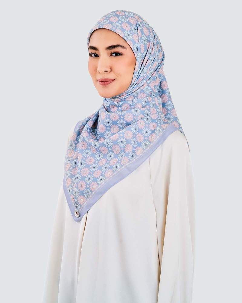 Image of HELLO KITTY X NAELOFAR SQUARE - BLUEBELL