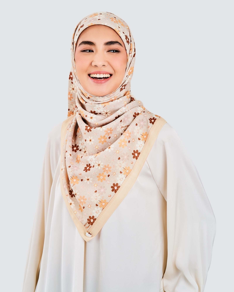 Image of HELLO KITTY X NAELOFAR SQUARE - BUTTERSCOTCH