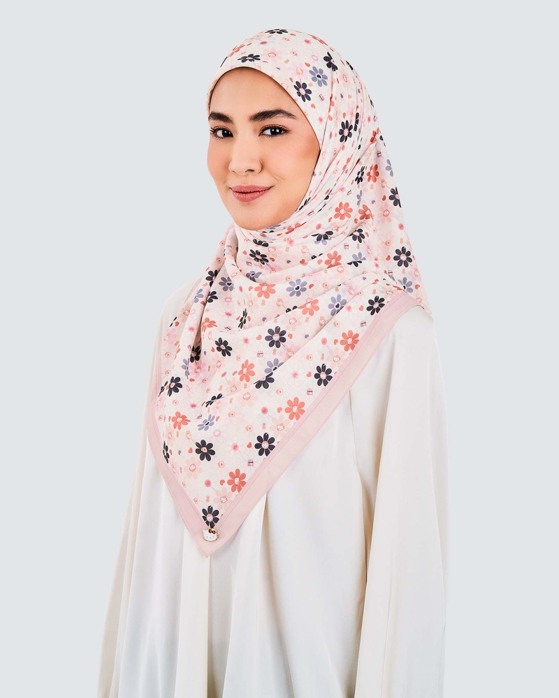 Image of HELLO KITTY X NAELOFAR SQUARE - SPRINKLES