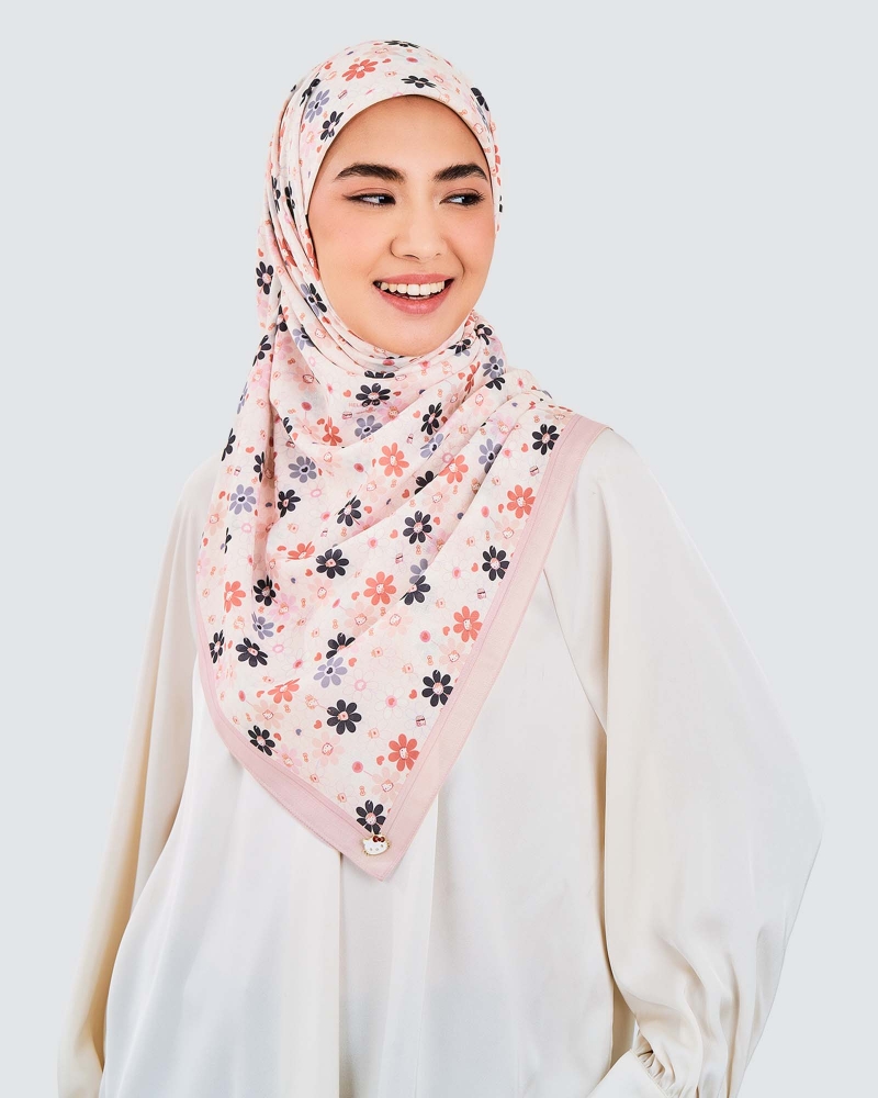 Image of HELLO KITTY X NAELOFAR SQUARE - SPRINKLES