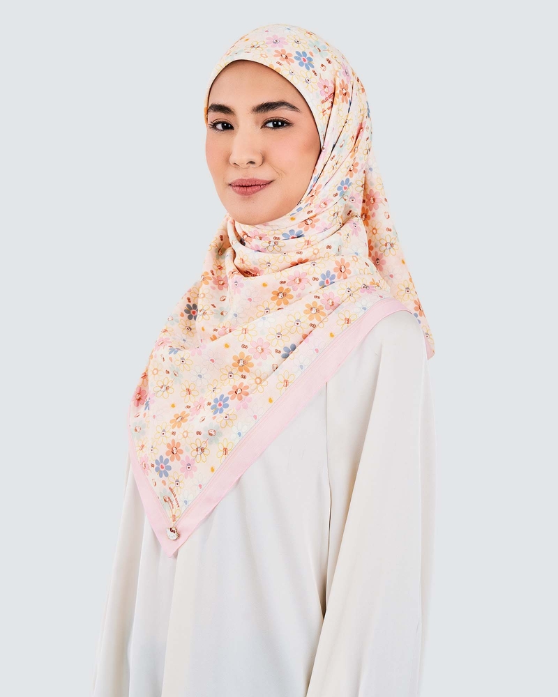 Image of HELLO KITTY X NAELOFAR SQUARE - SUNDAE