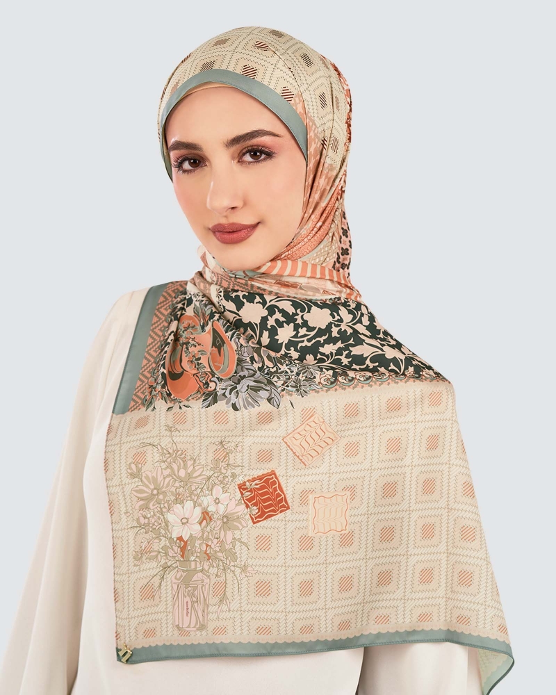 Image of JAMUAN MATTE SATIN SHAWL - BISKUT KELAPA