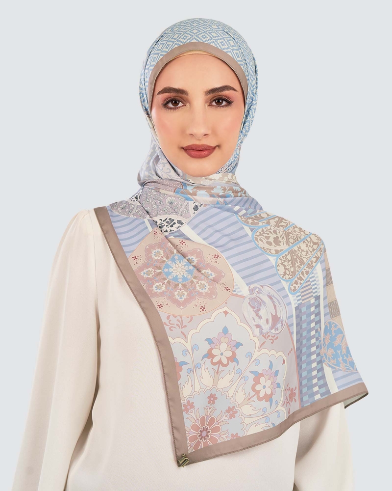 Image of JAMUAN MATTE SATIN SHAWL - PULUT TAI TAI