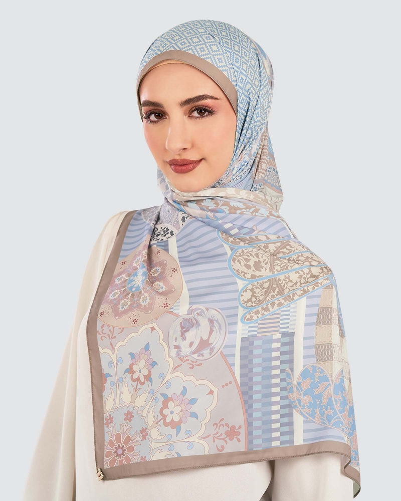 Image of JAMUAN MATTE SATIN SHAWL - PULUT TAI TAI