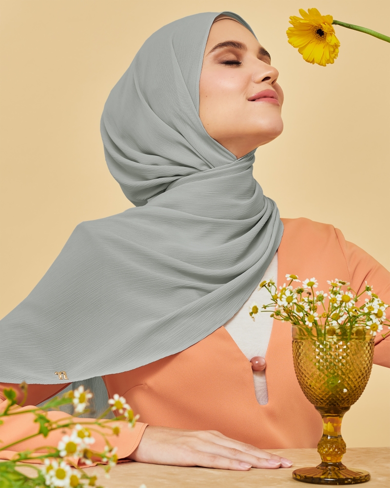 Image of LINIA LINE CHIFFON SHAWL - GREY