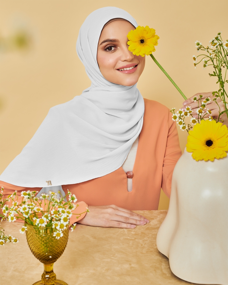 Image of LINIA LINE CHIFFON SHAWL - WHITE