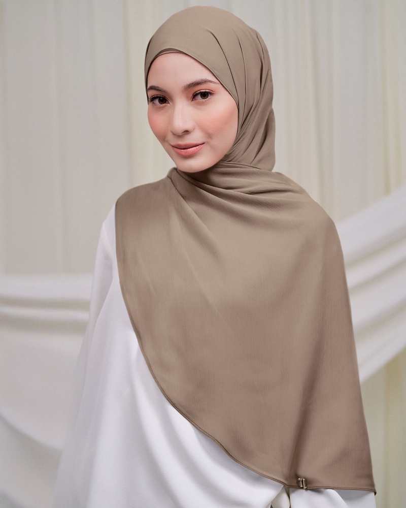 Image of LINIA LINE CHIFFON SHAWL - PECAN