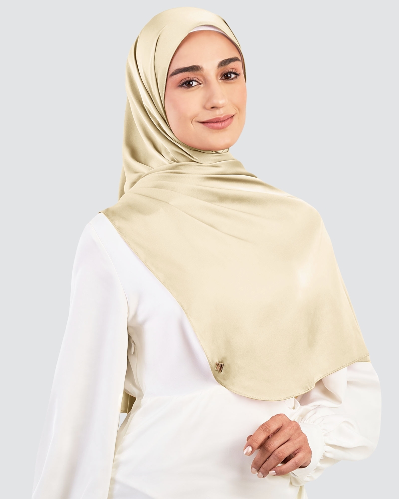 Image of LUNA SATIN SHAWL