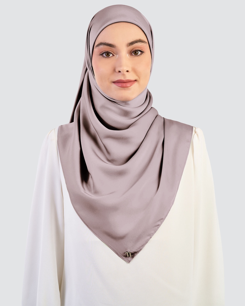 Image of LUNA SATIN SQUARE