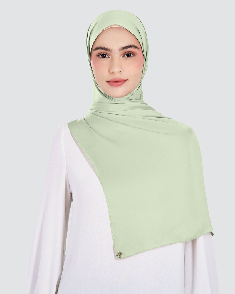 Image of MARISA MATTE SATIN SHAWL