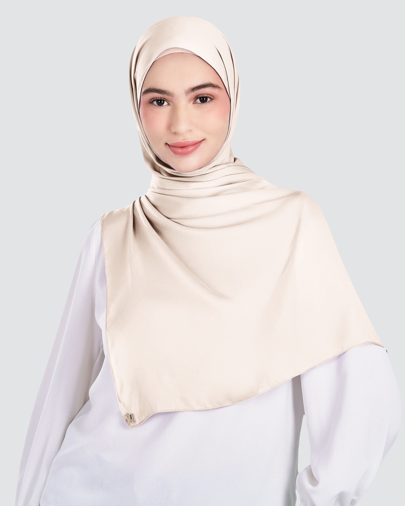 Image of MARISA MATTE SATIN SHAWL