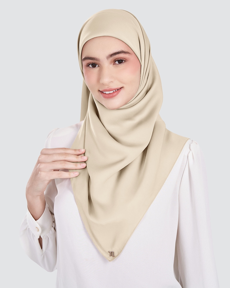 Image of MARISA MATTE SATIN SQUARE