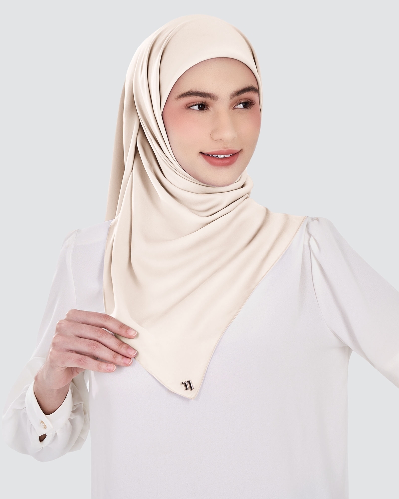 Image of MARISA MATTE SATIN SQUARE