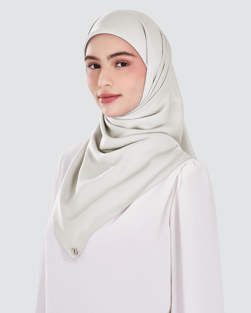 Image of MARISA MATTE SATIN SQUARE